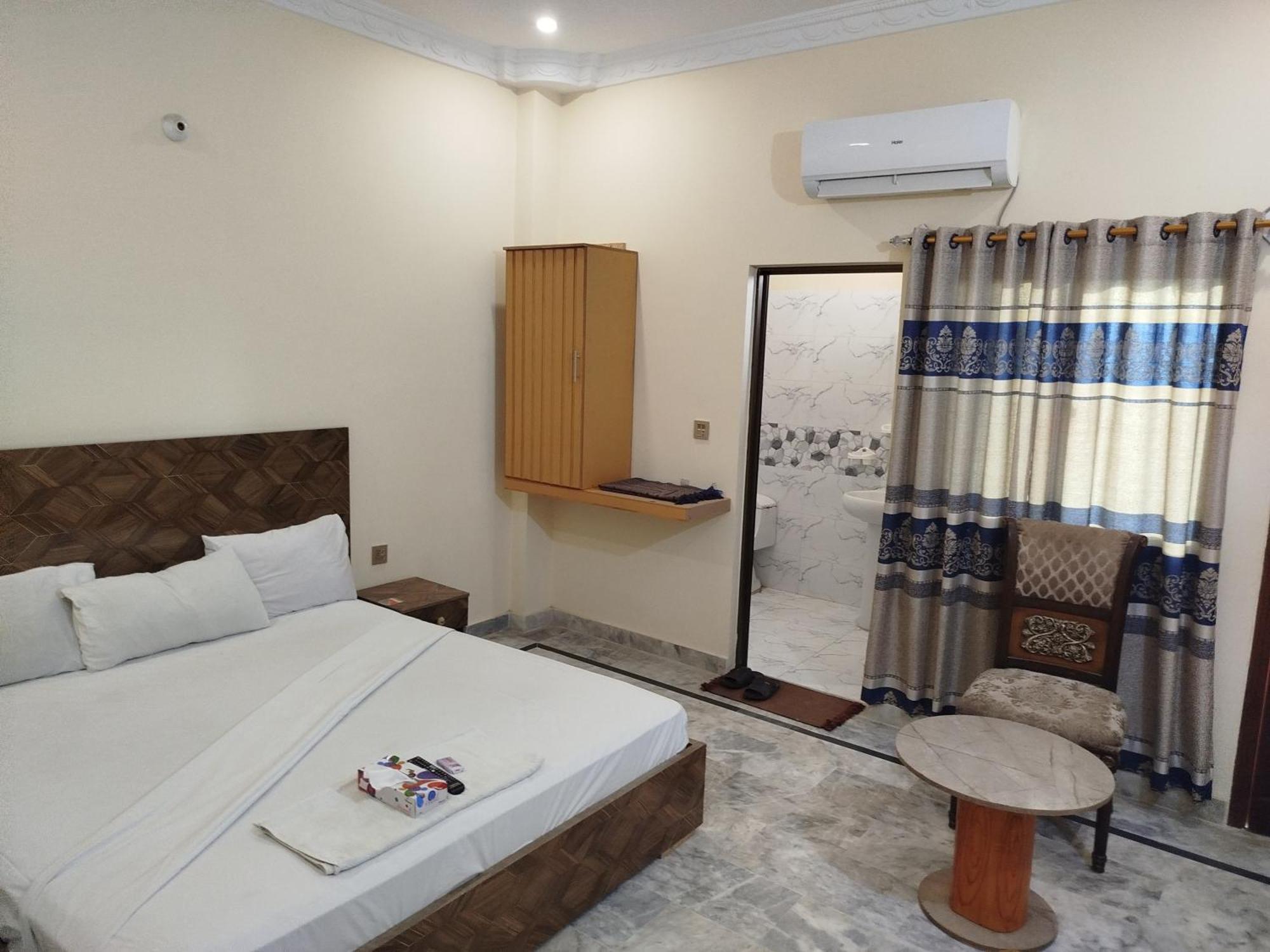 Hotel Crown Plaza, Near Karachi Airport, Darul Sehat Hospital, Dow, Agha Khan And Liaqat Hospital Eksteriør bilde