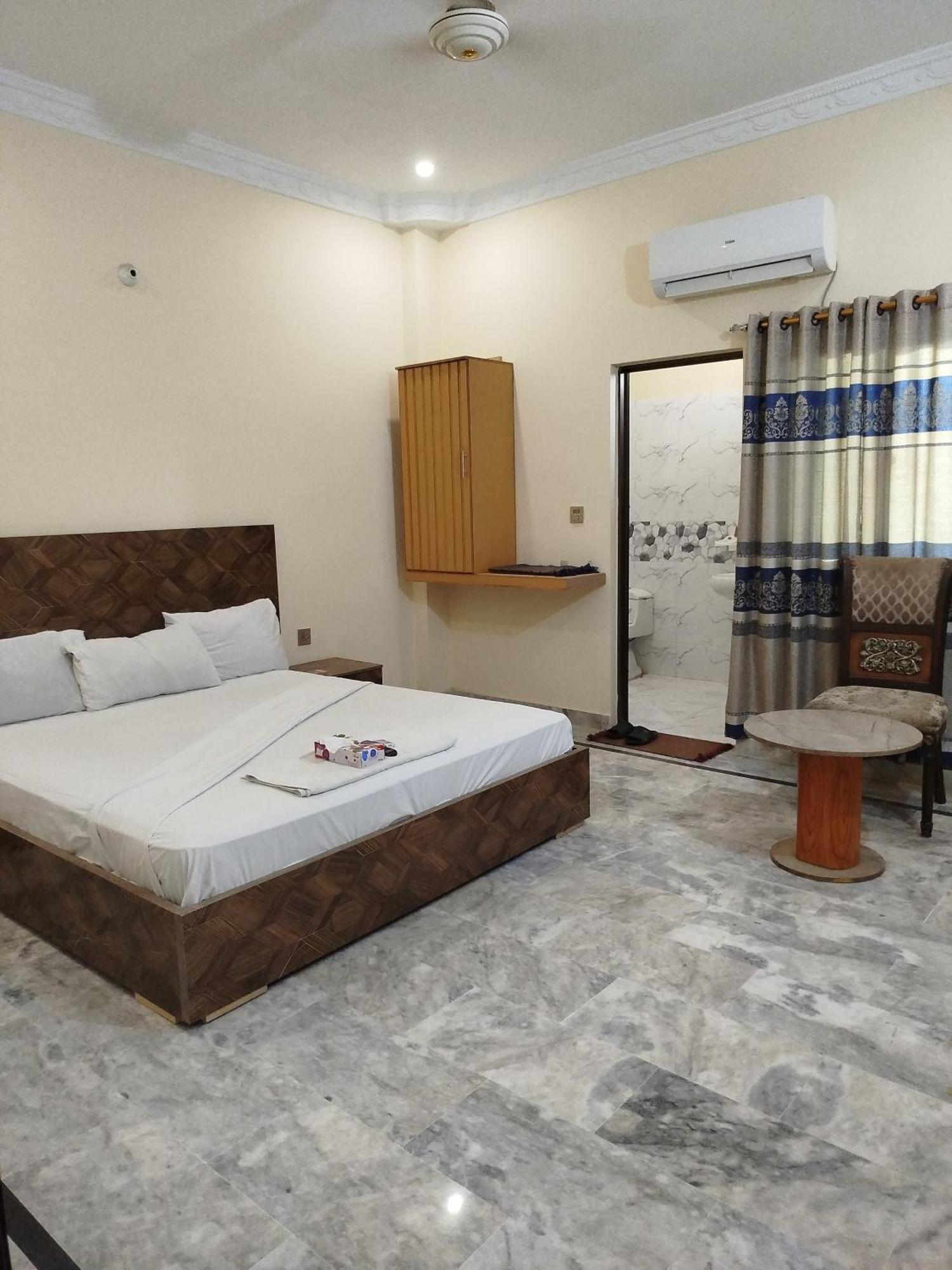 Hotel Crown Plaza, Near Karachi Airport, Darul Sehat Hospital, Dow, Agha Khan And Liaqat Hospital Eksteriør bilde