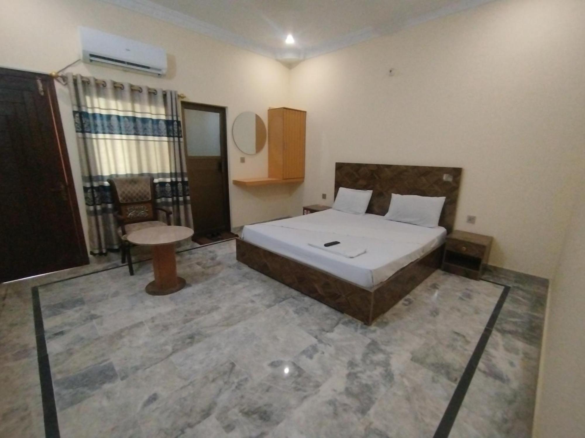 Hotel Crown Plaza, Near Karachi Airport, Darul Sehat Hospital, Dow, Agha Khan And Liaqat Hospital Eksteriør bilde