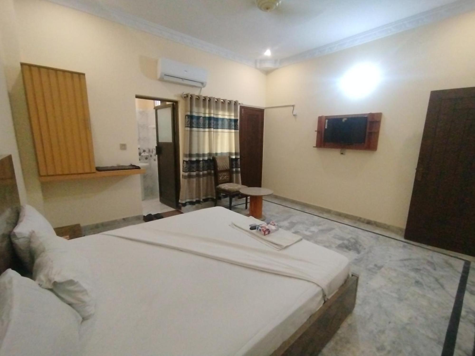 Hotel Crown Plaza, Near Karachi Airport, Darul Sehat Hospital, Dow, Agha Khan And Liaqat Hospital Eksteriør bilde