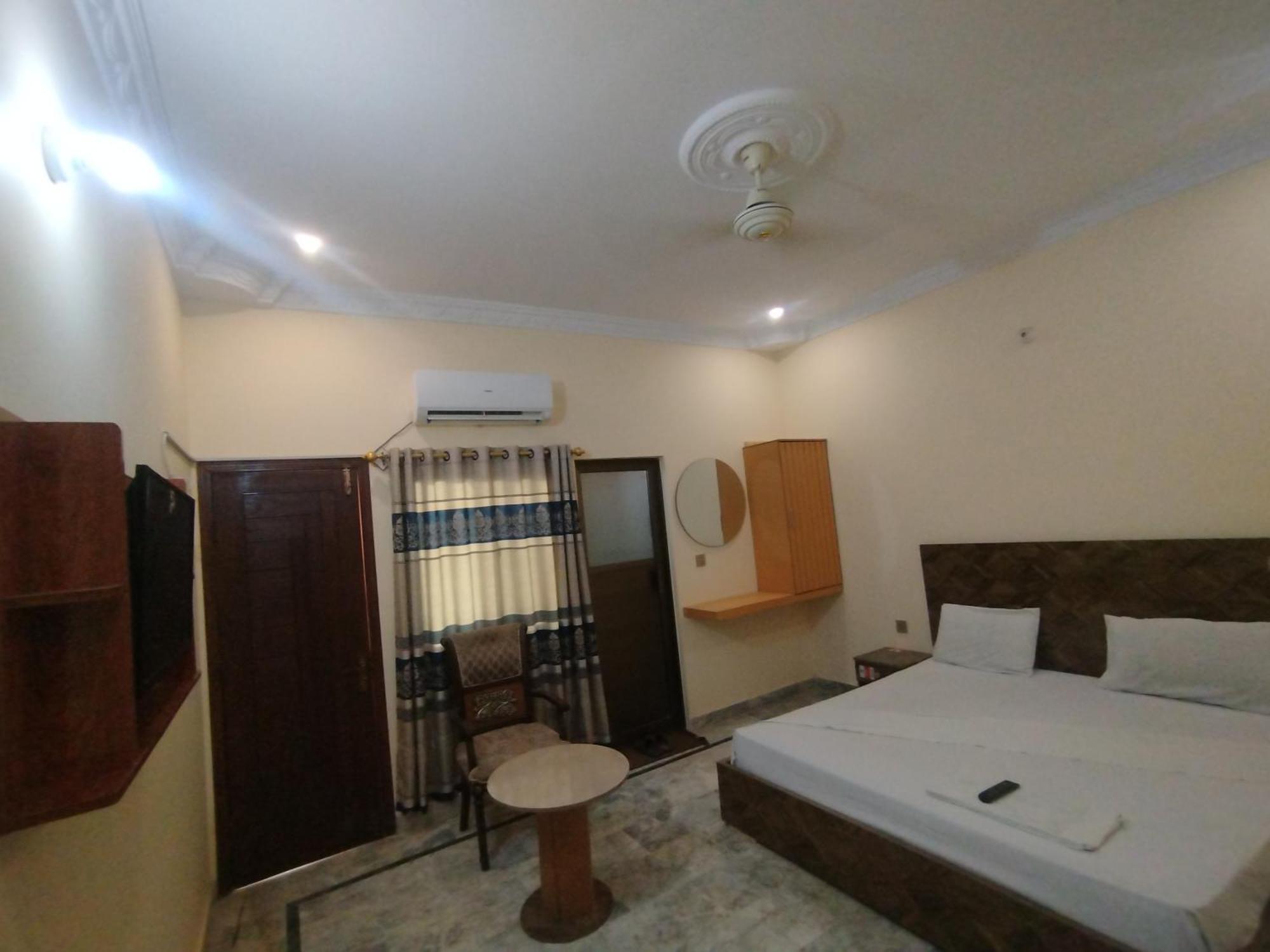 Hotel Crown Plaza, Near Karachi Airport, Darul Sehat Hospital, Dow, Agha Khan And Liaqat Hospital Eksteriør bilde