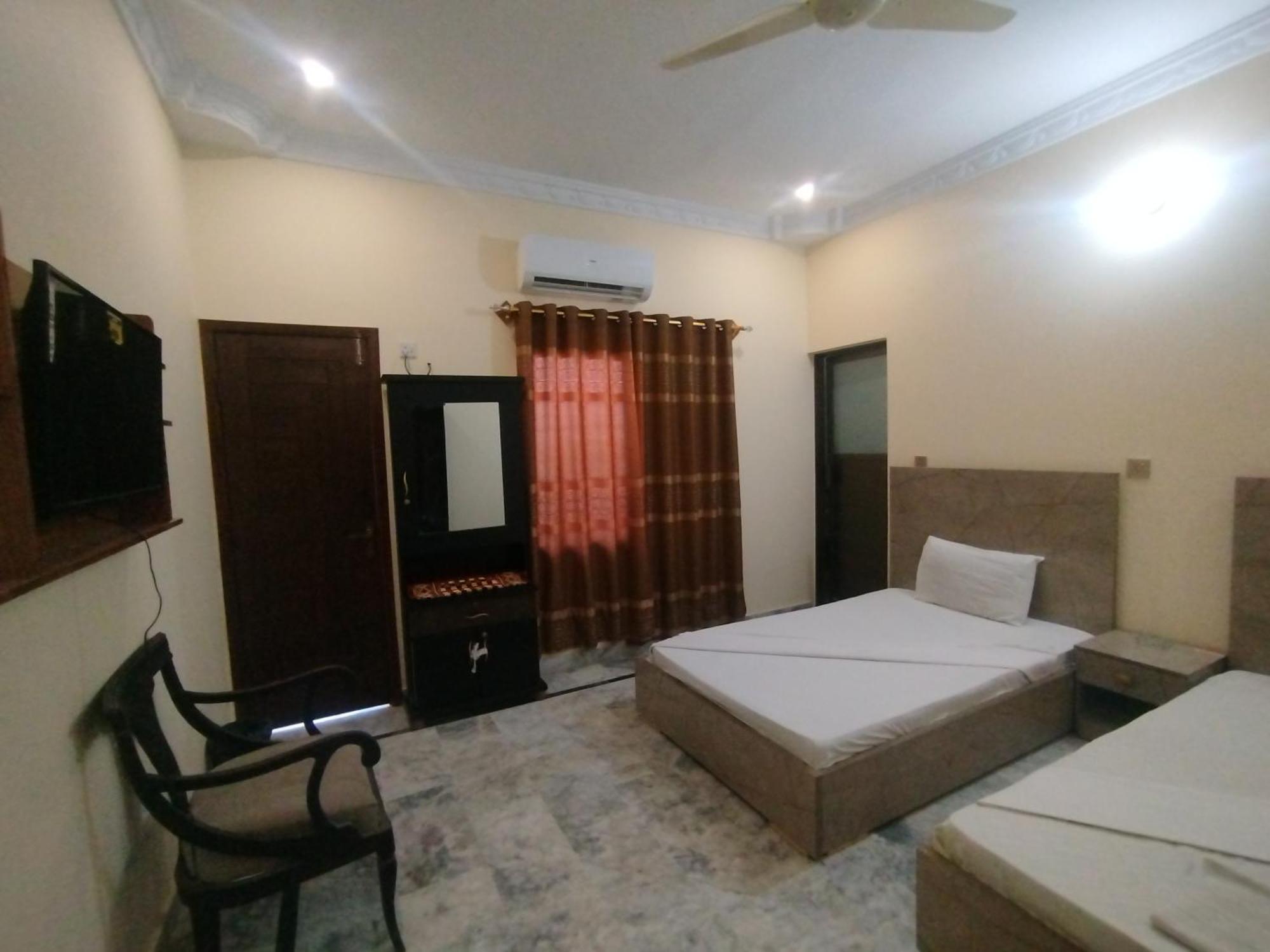 Hotel Crown Plaza, Near Karachi Airport, Darul Sehat Hospital, Dow, Agha Khan And Liaqat Hospital Eksteriør bilde