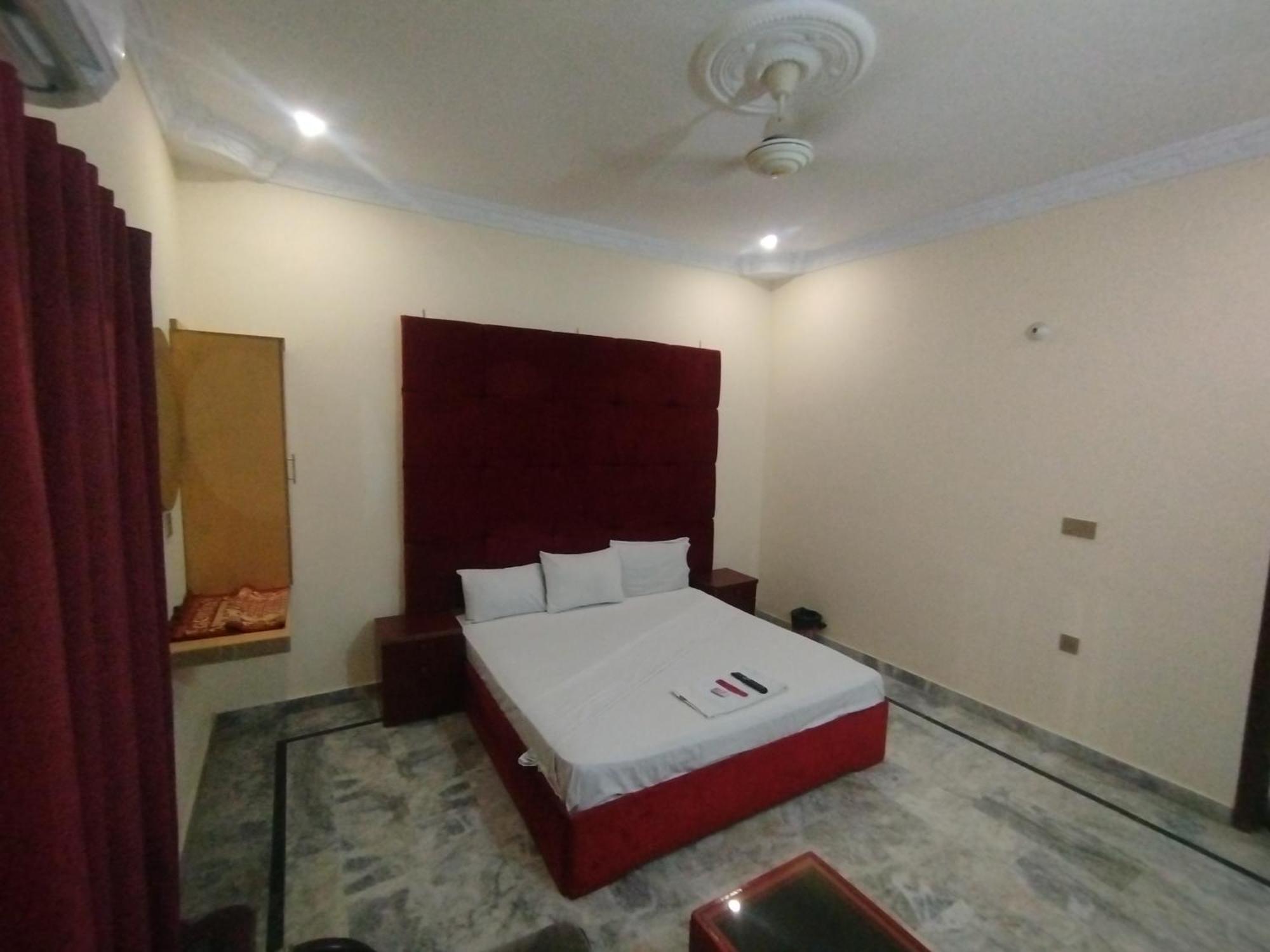 Hotel Crown Plaza, Near Karachi Airport, Darul Sehat Hospital, Dow, Agha Khan And Liaqat Hospital Eksteriør bilde