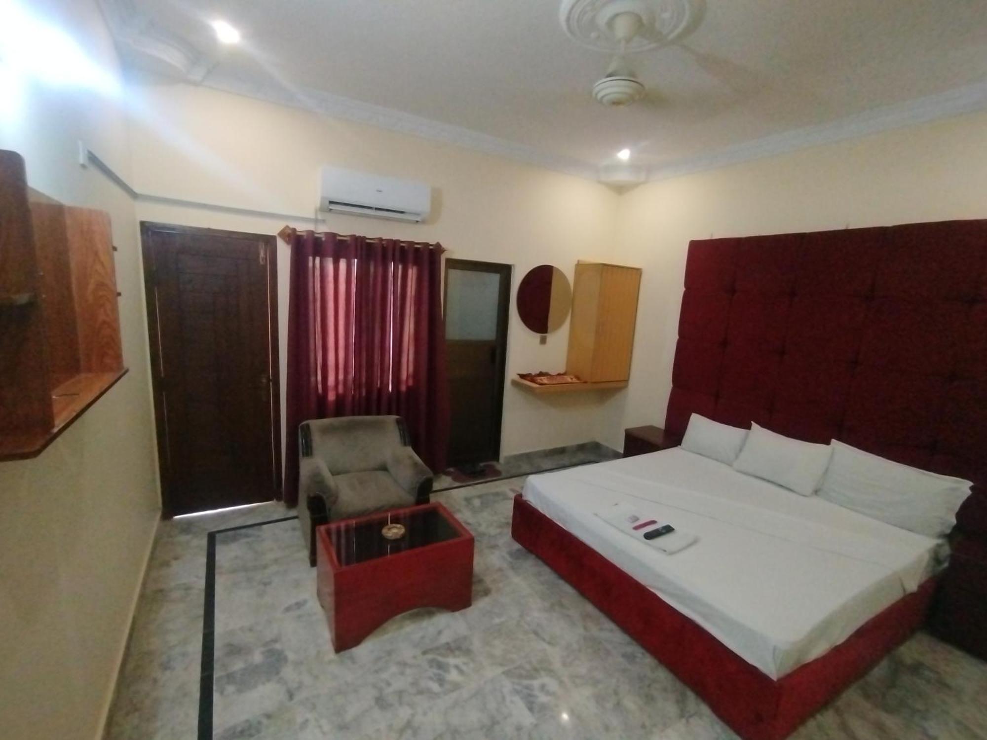 Hotel Crown Plaza, Near Karachi Airport, Darul Sehat Hospital, Dow, Agha Khan And Liaqat Hospital Eksteriør bilde